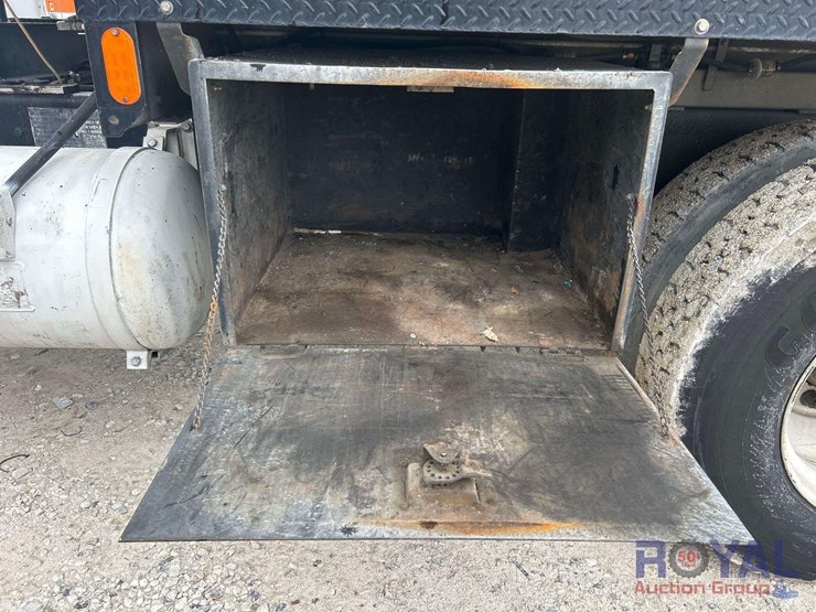 2012-freightliner-m2-106-asphalt-pothole-patcher-truck-image-32