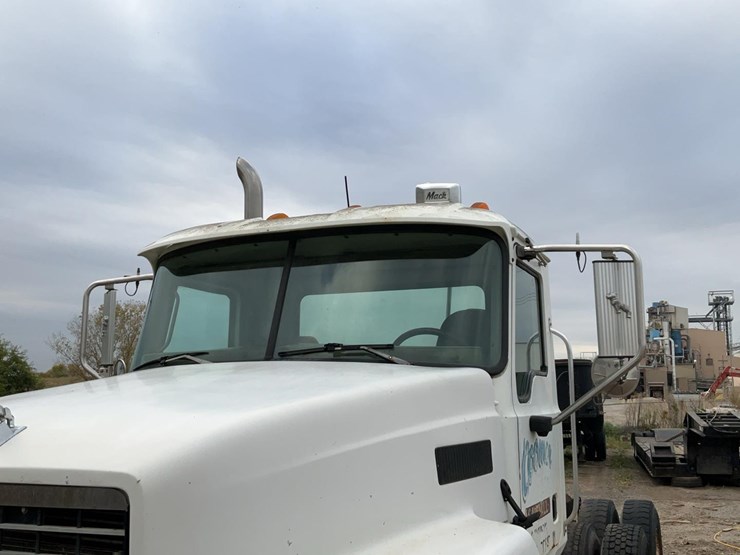 2004-mack-chn613-image-76