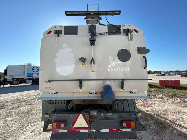 2020-freightliner-m2-106-elgin-whirlwind-series-mv-street-sweeper-truck-image-15