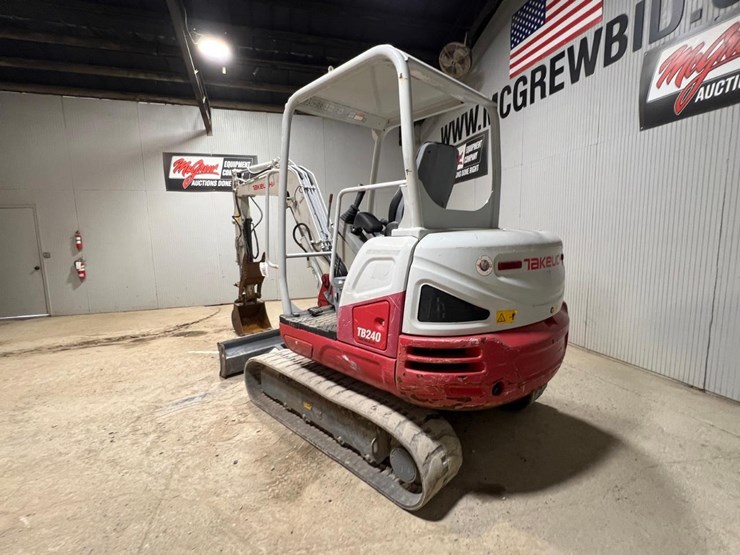 takeuchi-tb240-image-3