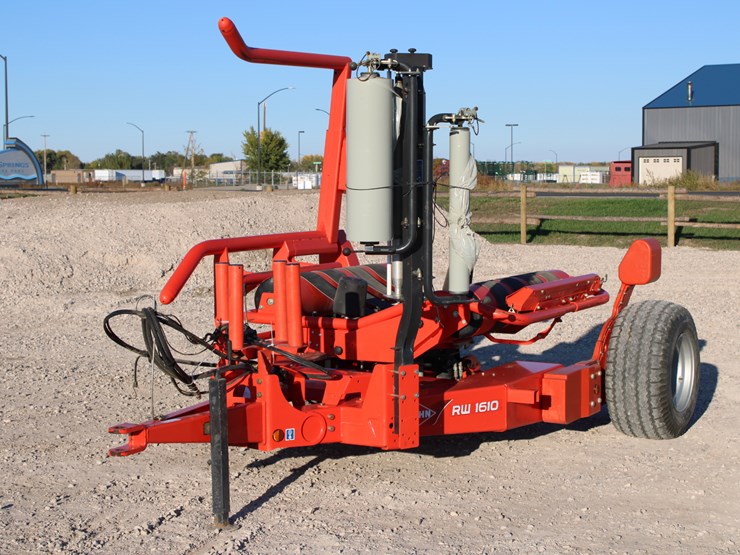 #2097-•-#2097--kuhn-rw1610-single-bale-wrapper-with-twin-wrapper,-monitor,-great-shape-with-low-use!-image-11