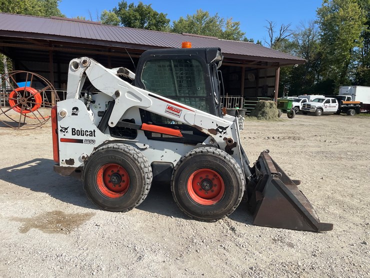 2011-bobcat-s650-image-24