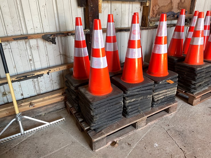 #1054-•-(60)-reflective-traffic-cones-image-2
