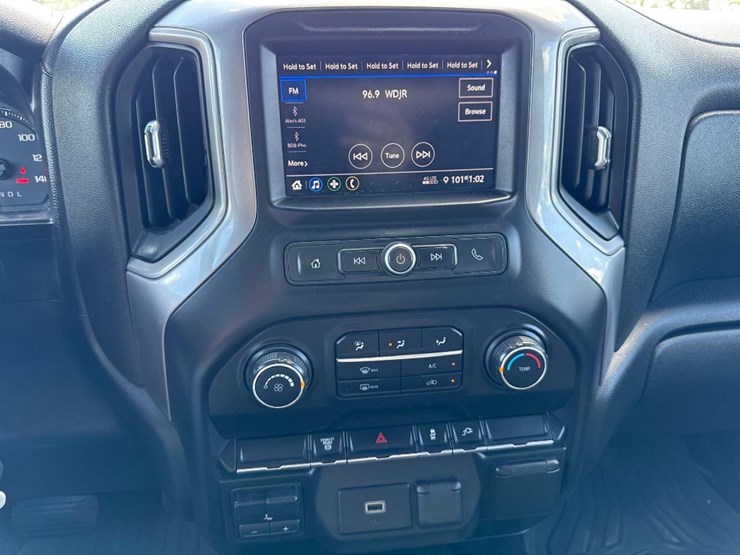 2020-chevrolet-silverado-3500-image-18