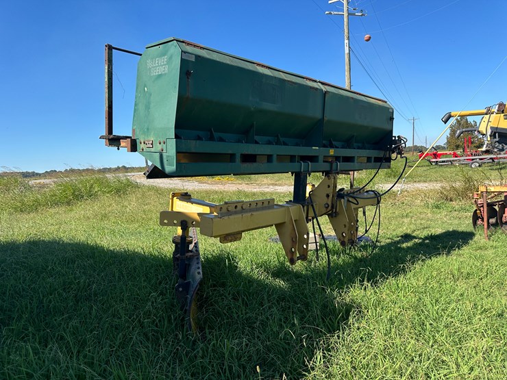 #32236-•-nammoc-levee-squeeze-w/marliss-levee-seeder-image-2