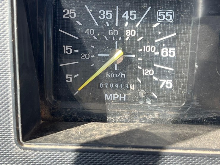 1996-ford-f-series-flatbed-truck-image-36