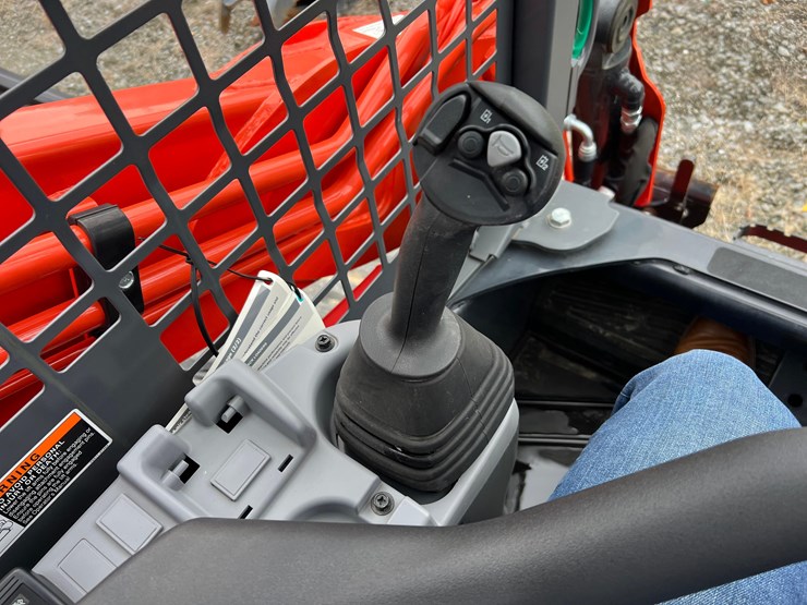 2023-kubota-svl97-2-image-6