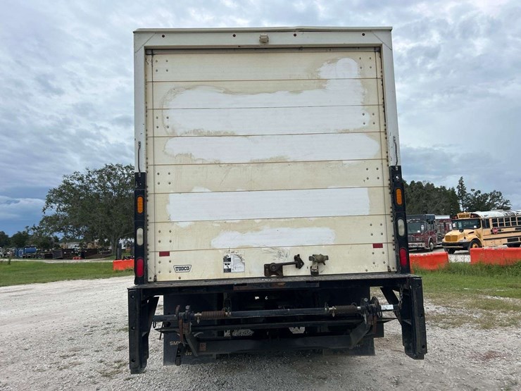 2017-peterbilt-220-image-32