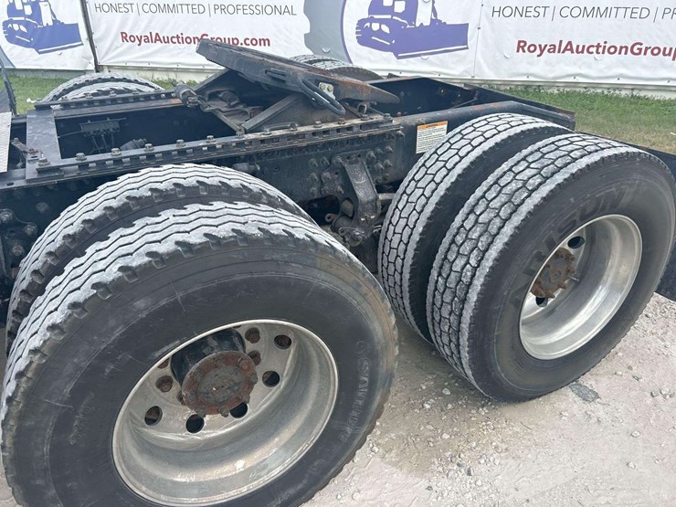 2014-mack-cxu613-t/a-wet-kit-day-cab-truck-tractor-image-20