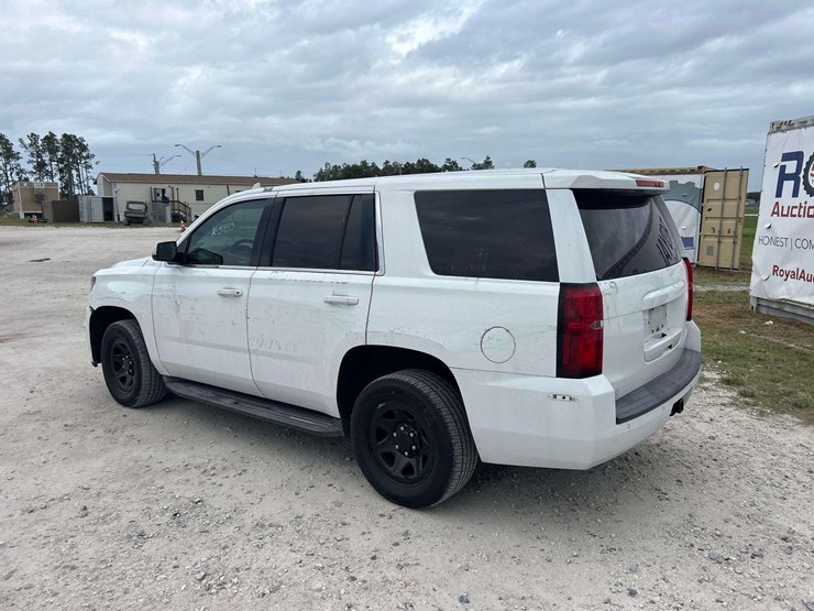 2016-chevrolet-tahoe-image-4