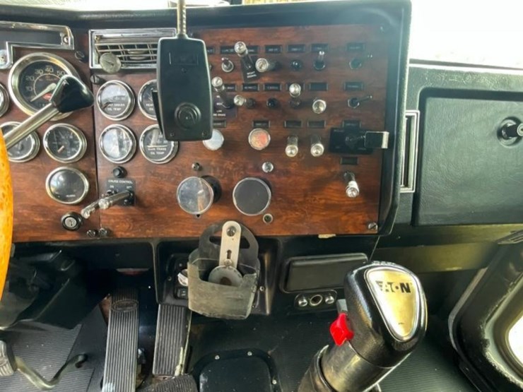 1998-peterbilt-379-image-45