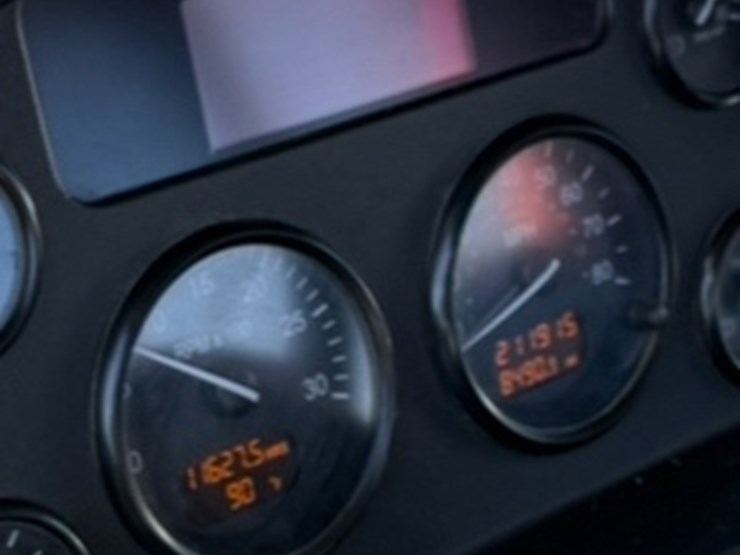 2012-peterbilt-348-image-8