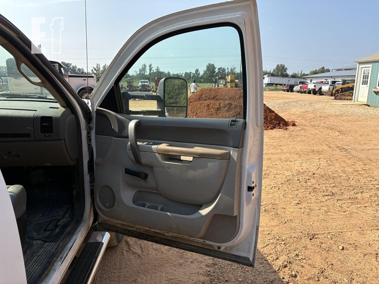 2013-gmc-sierra-3500-image-19