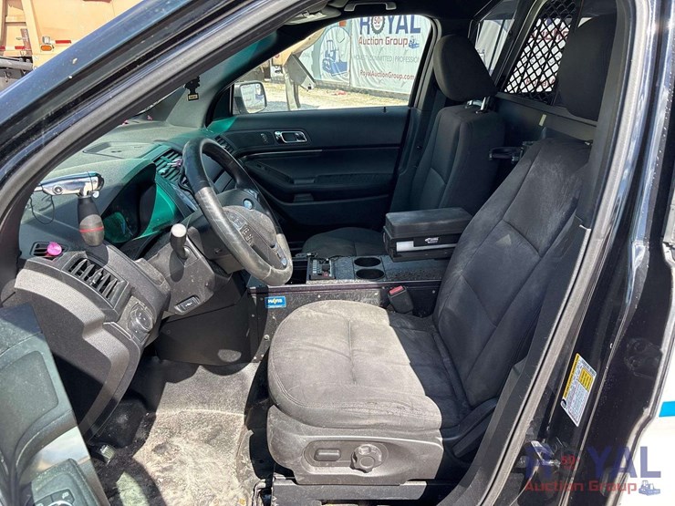 2017-ford-explorer-image-12