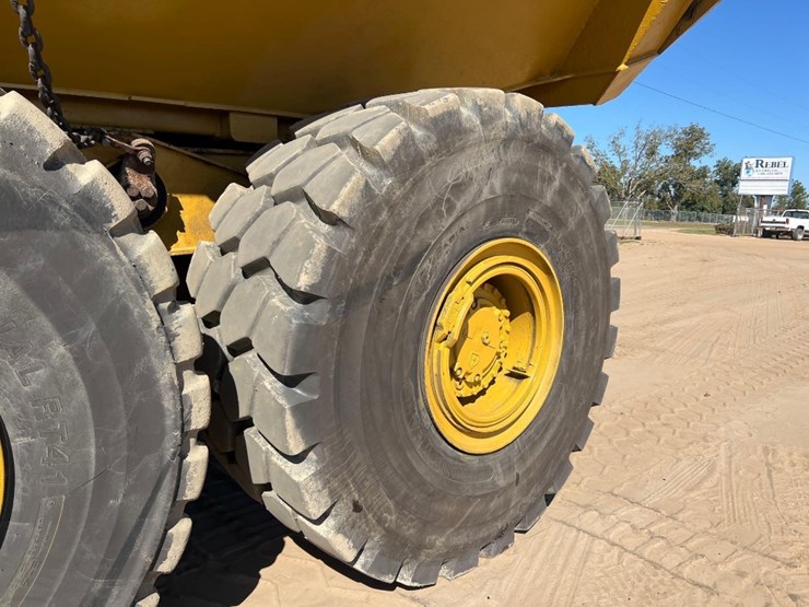 2019-caterpillar-740-gc-image-24