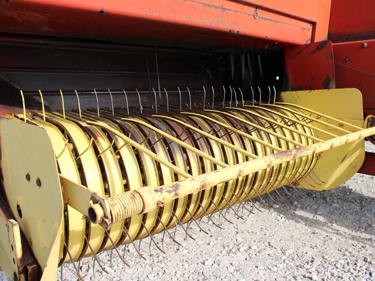 new-holland-315-image-12