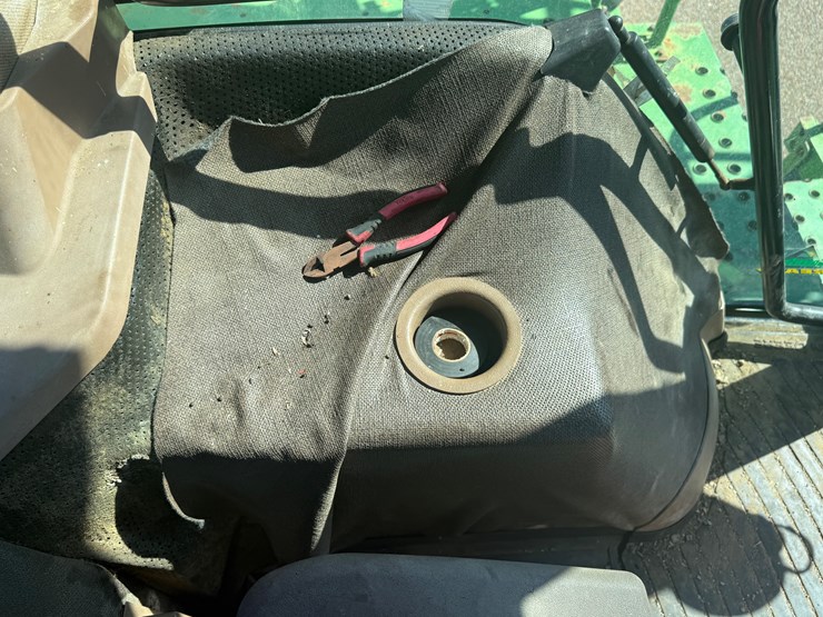 john-deere-4710-image-51