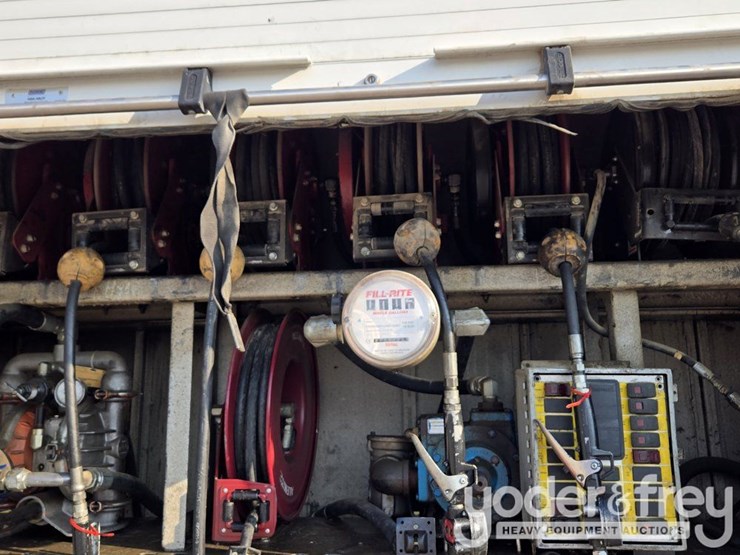 2009-international-7300-image-28