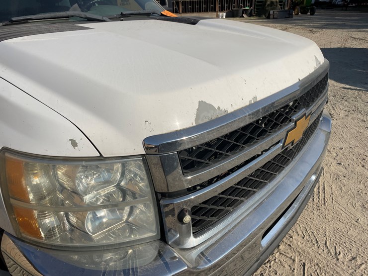 #1008-•-2012-chevy-3500-utility-truck,-(has-title)-image-13