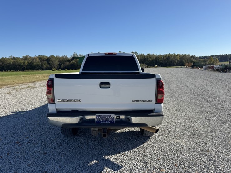 #13960-•-2005-chevy-2500-hd-crew-cab-truck-image-6