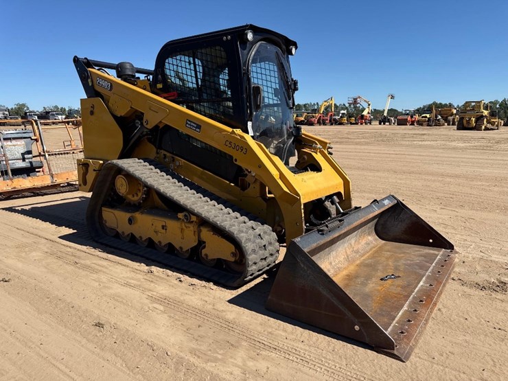 2022-caterpillar-299d3-image-4