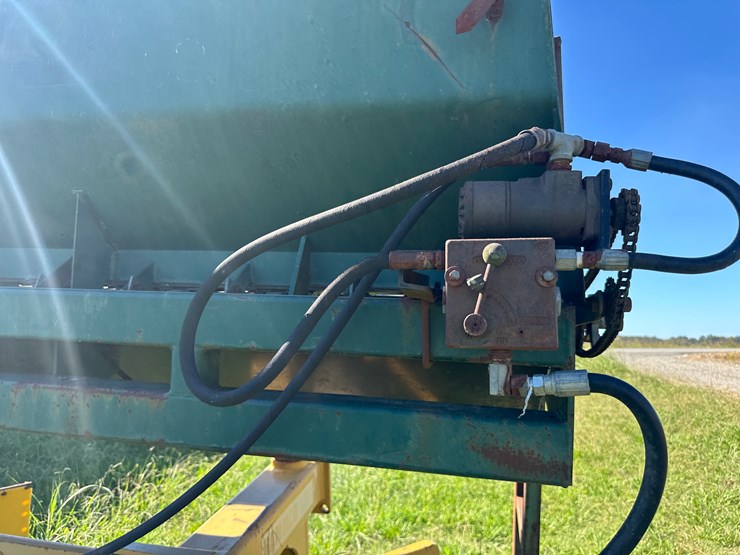 #32236-•-nammoc-levee-squeeze-w/marliss-levee-seeder-image-11