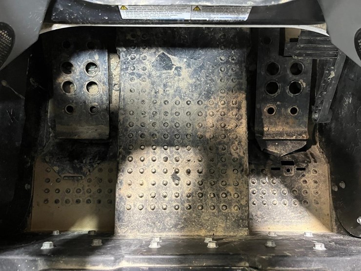 2023-bobcat-s650-image-30