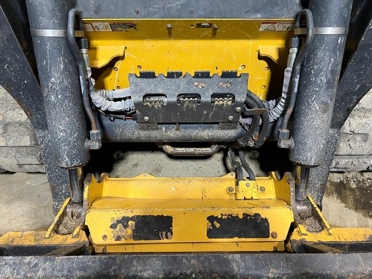 2015-deere-333g-image-10