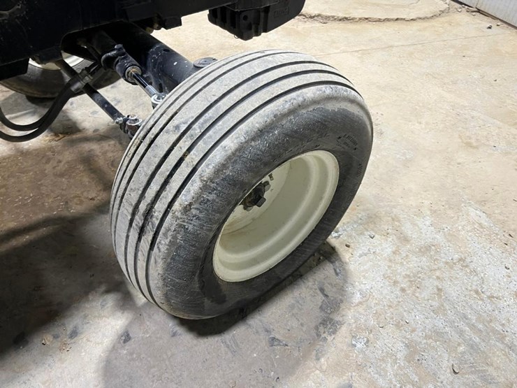 new-holland-t4.75-image-16