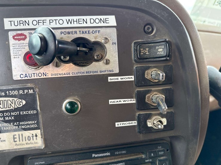 2004-mack-cv713-granite-fuel-and-lube-truck-image-26