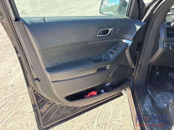 2015-ford-explorer-image-11