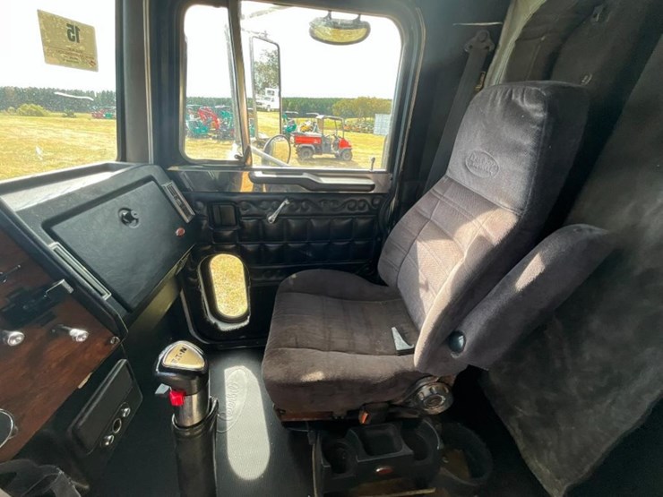 1998-peterbilt-379-image-28