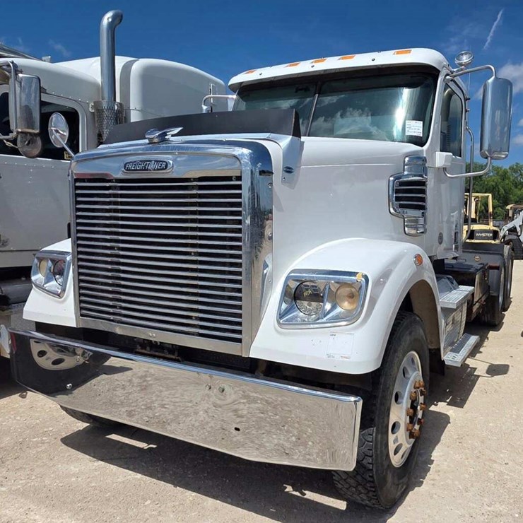 2016 FREIGHTLINER CORONADO 122 SD
