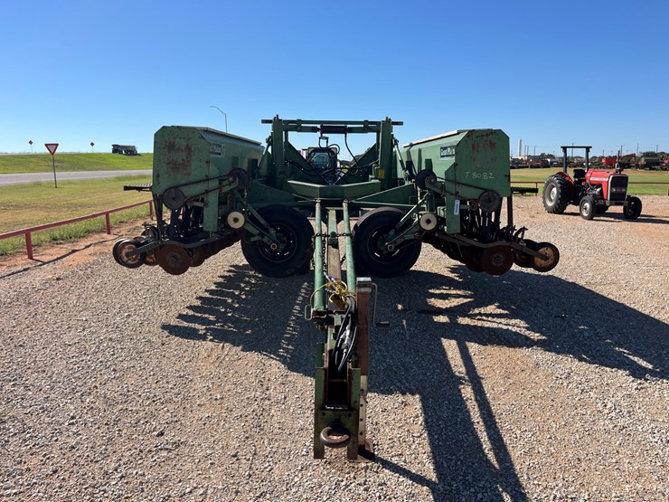 #t8082-•-great-plains-ss-24-grain-drill-image-5
