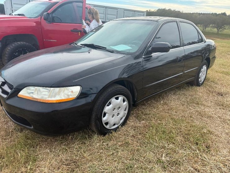 1998-honda-accord-lx-(at,-miles-read-200431,-image-1