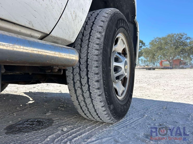 2013-chevrolet-silverado-3500-image-33