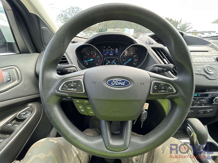2018-ford-escape-se-image-13