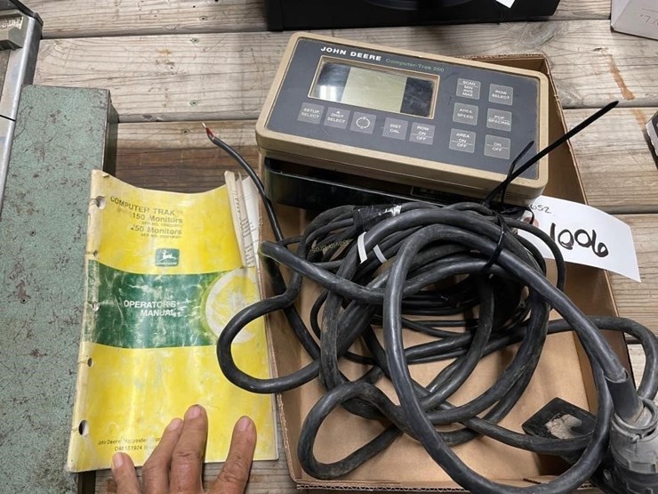 john-deere-250-image-1