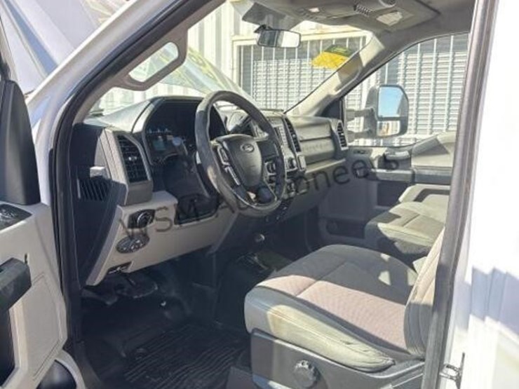 2017-ford-f550-image-24