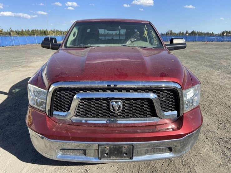 2015-dodge-ram-crew-cab-4wd-pickup-image-8