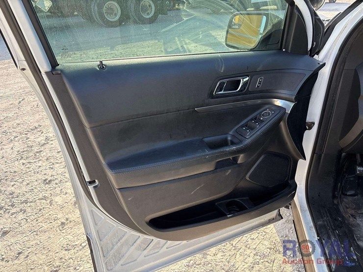 2018-ford-explorer-image-11