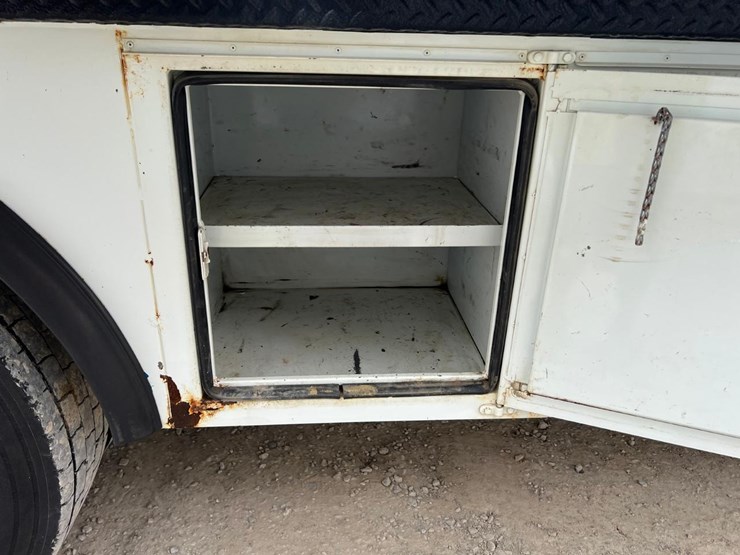 2017-international-durastar-4300-image-23