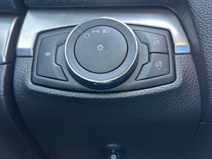 2019-ford-explorer-image-16