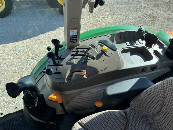 2016-john-deere-5100e-image-15