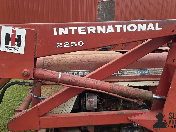 1976-international-574-image-10