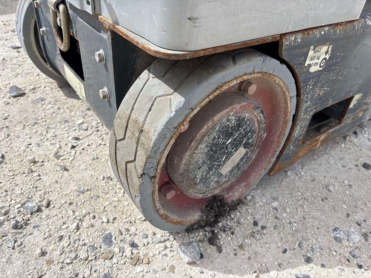 2016-jlg-20mvl-19ft-aerial-platform-lift-image-13