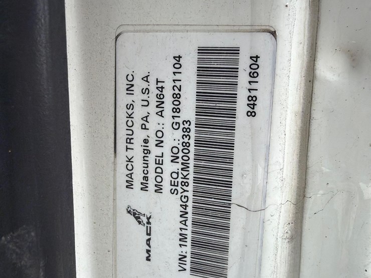 2019-mack-anthem-64t-image-19