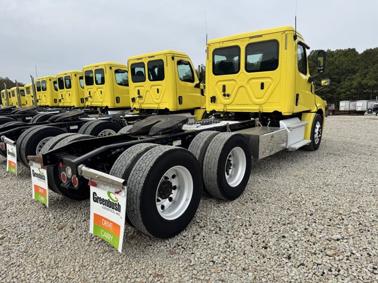 2018-freightliner-cascadia-126-image-5