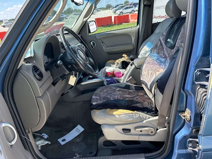 2004-jeep-liberty-image-12