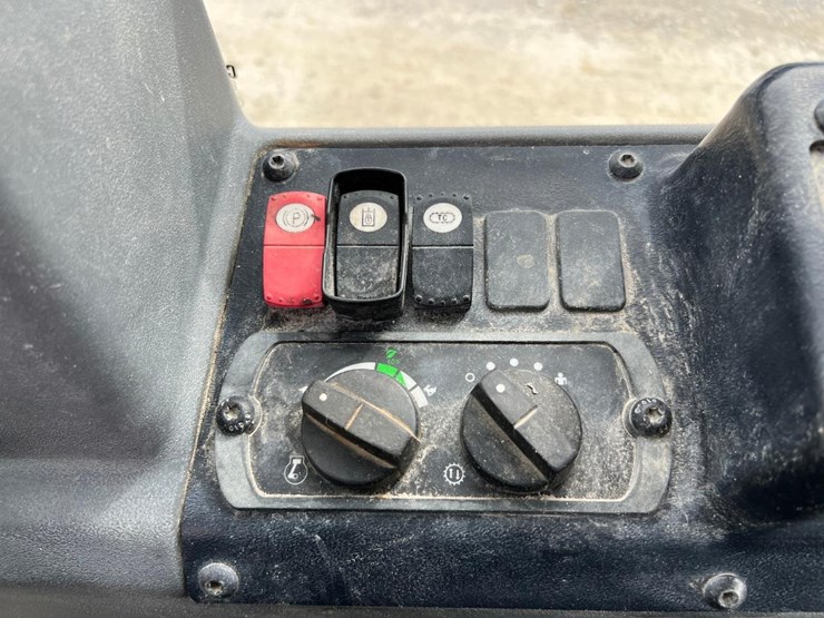 2021-caterpillar-d4-image-34